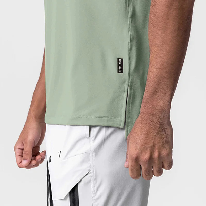 Camisa deportiva con abertura lateral