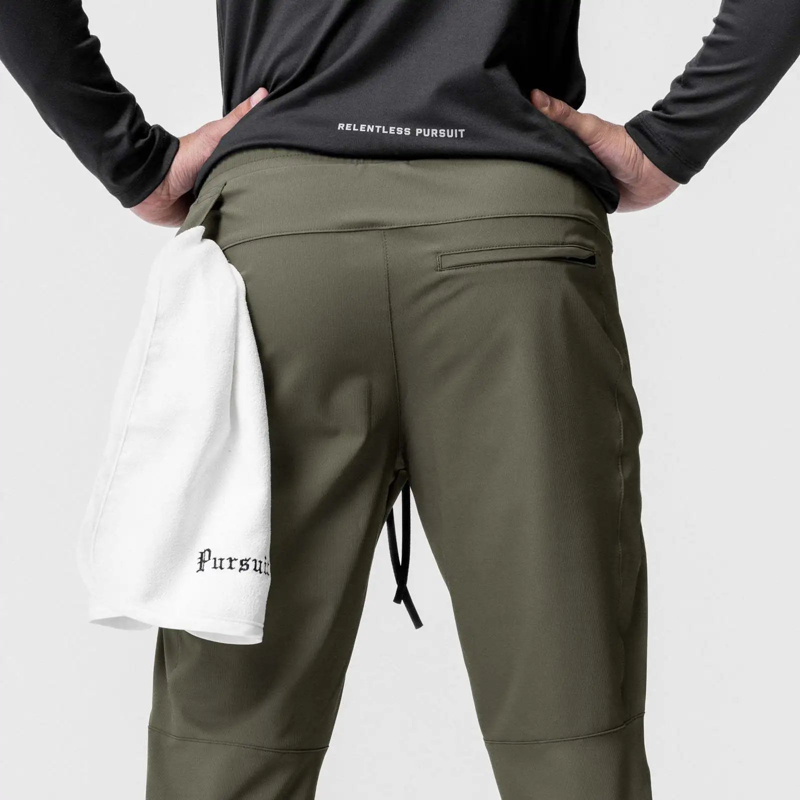 Pantalón deportivo de entrenamiento con detalle en la rodilla