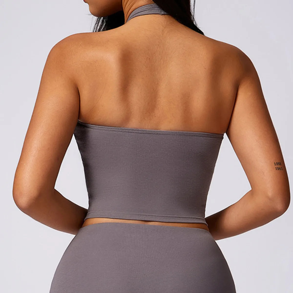 Blusa corta con cuello cruzado