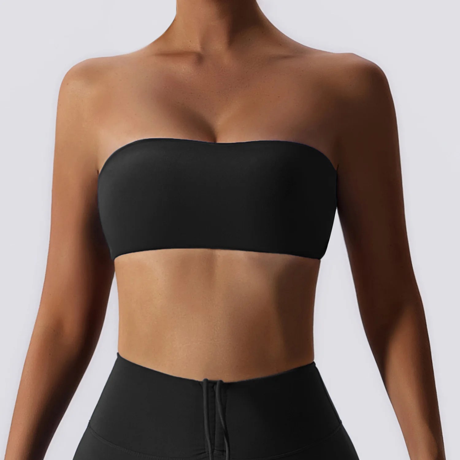 Melhore o seu treino com o Top Reto. Projetado especialmente para atletas, este top oferece suporte e conforto durante os treinos. Fabricado com materiais de alta qualidade, o Top Reto é a escolha perfeita para máximo desempenho. 