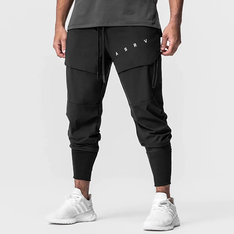 Essa calça masculina cargo possui zíper lateral, trazendo praticidade e estilo para o seu dia a dia. Com um design moderno e diferenciado, ela é perfeita para quem busca conforto e versatilidade em suas peças de roupa. Com essa calça, você estará sempre preparado para enfrentar qualquer ocasião com elegância e praticidade.