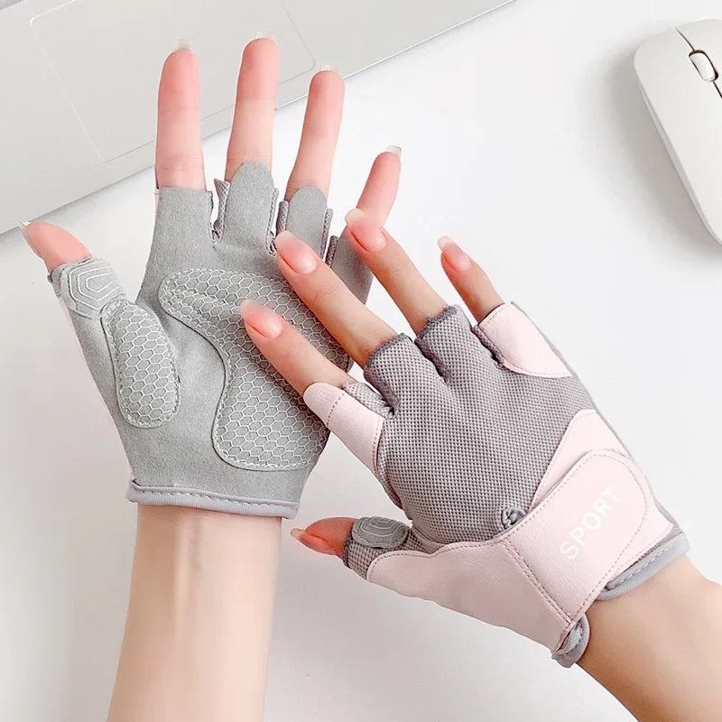 Luva de Treino Antiderrapante é perfeita para te proteger durante os exercícios, oferecendo aderência e conforto para suas mãos. Com design de alta qualidade e durabilidade, permite melhor aderência aos equipamentos durante os treinos, prevenindo lesões. Ideal para aumentar a intensidade dos exercícios e melhorar os resultados.