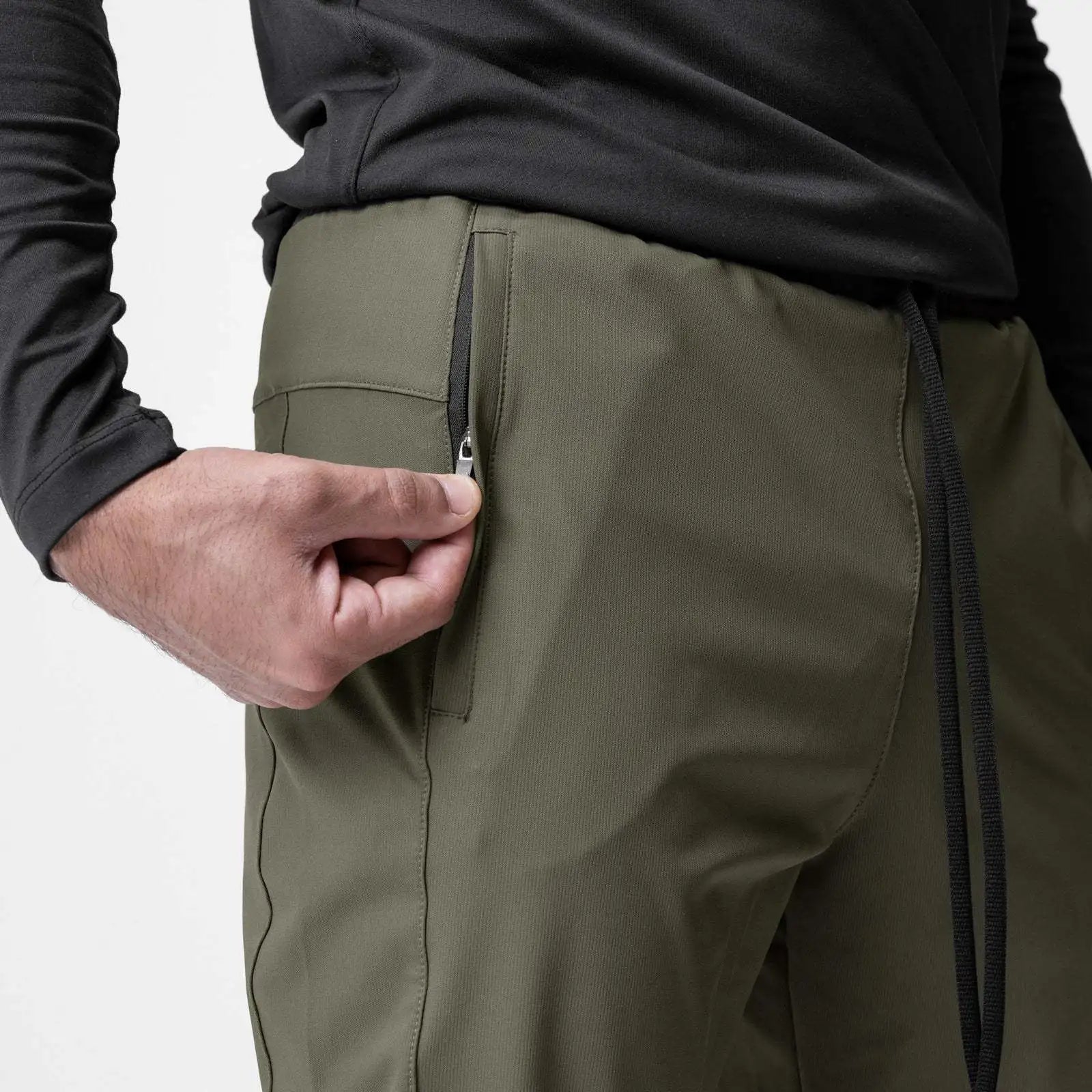 Pantalón deportivo de entrenamiento con detalle en la rodilla