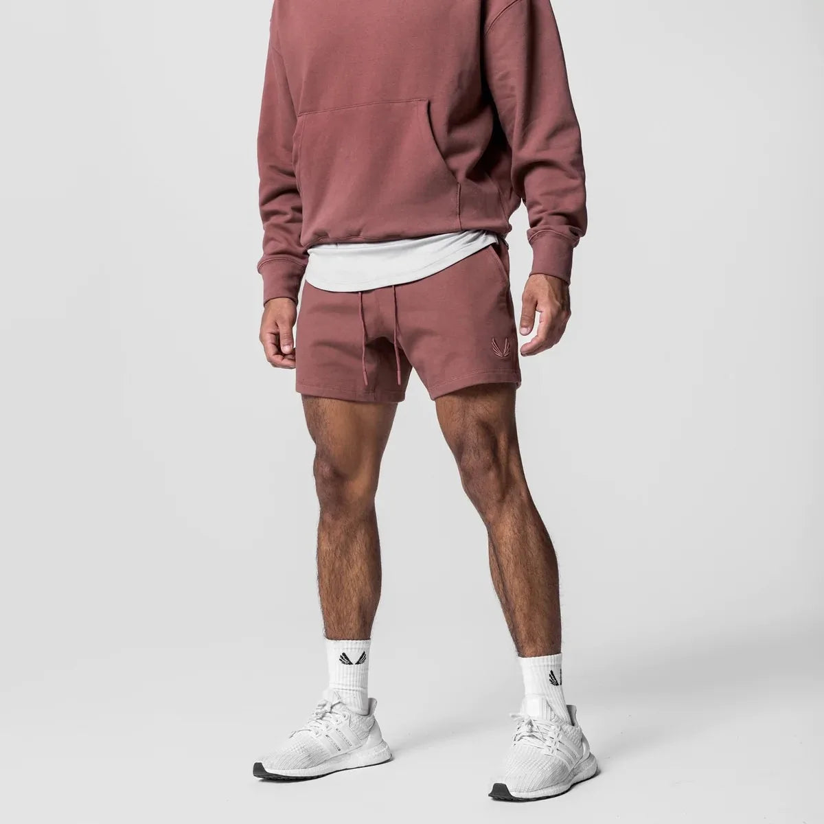 Este short masculino curto de treino é ideal para seus exercícios mais intensos. Com tecido leve e elástico, oferece conforto e liberdade de movimento. Seja na academia ou ao ar livre, o Short Masculino Curto de Treino é a escolha perfeita para quem busca performance e estilo