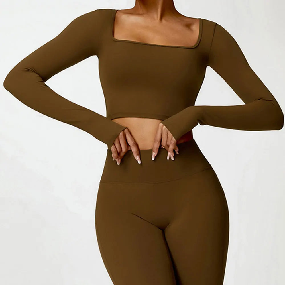 Blusa corta con cuello cuadrado