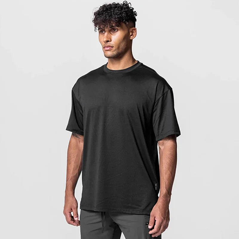 A Camisa Lisa de Treino é a escolha perfeita para seu treino. Confeccionada com tecido de alta qualidade, proporciona conforto e liberdade de movimento. Com estilo simples e elegante, mantém você fresco e seco durante o treino. Aproveite seu treino ao máximo com essa camisa versátil e durável.