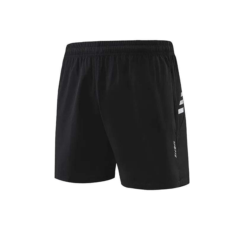 Este curto masculino é feito com um material de secagem rápida que mantém você confortável e seco durante o exercício. O design leve e respirável permite liberdade de movimento, enquanto a tecnologia de secagem rápida evita o desconforto do suor. Perfeito para atletas em qualquer nível.