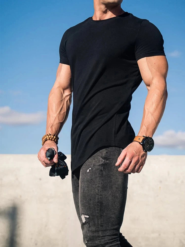 Camiseta Masculina Fitness de Algodão, mostre o seu estilo e conforto com a Camiseta Masculina Fitness de Algodão. Com a manga curta você pode se movimentar livremente no treino, enquanto o tecido macio e respirável proporciona conforto durante o uso casual. Ideal para homens que buscam versatilidade e conforto em uma única peça!