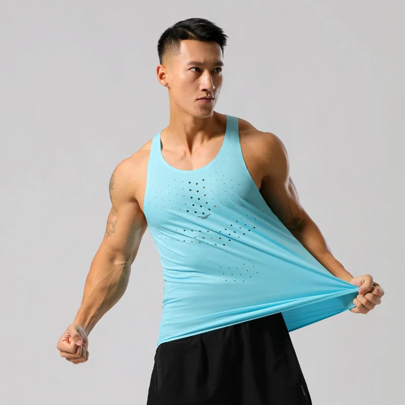 Feita com tecido respirável, a Camisa Regata de Treino Masculina permite maior conforto e respiração durante os exercícios. Ideal para treinos intensos, seu tecido ajuda a manter o corpo fresco e seco, permitindo que você se concentre no seu desempenho.