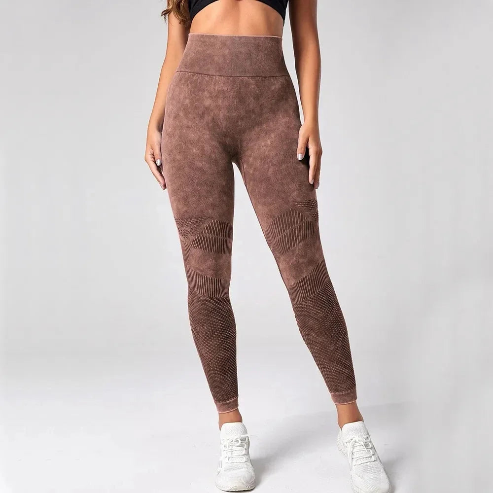 A Calça Legging com Detalhe Empina Bumbum é feita com tecido premium que modela o corpo e realça o bumbum. O design exclusivo possui detalhes que proporcionam conforto e empina o bumbum, garantindo uma silhueta incrível. Ideal para práticas esportivas e looks versáteis. Aproveite os benefícios de um visual elegante e com máximo suporte.