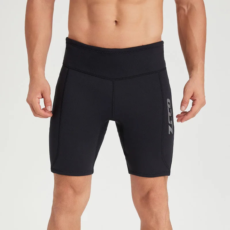 O Short Alongado Masculino de Natação é perfeito para os homens que desejam um traje de banho confortável e funcional, já que sua modelagem alongada proporciona maior cobertura e liberdade de movimento. Fabricado com materiais de qualidade, é ideal para práticas esportivas e lazer na água. Aproveite os benefícios deste short para uma ótima experiência de natação